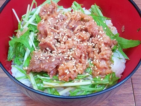 水菜と牛バラ薄切り肉の甘辛炒め丼